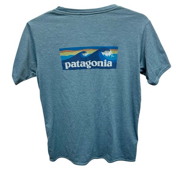 Patagonia Other - Patagonia men’s tshirt capilene cool blue wave graphic size small